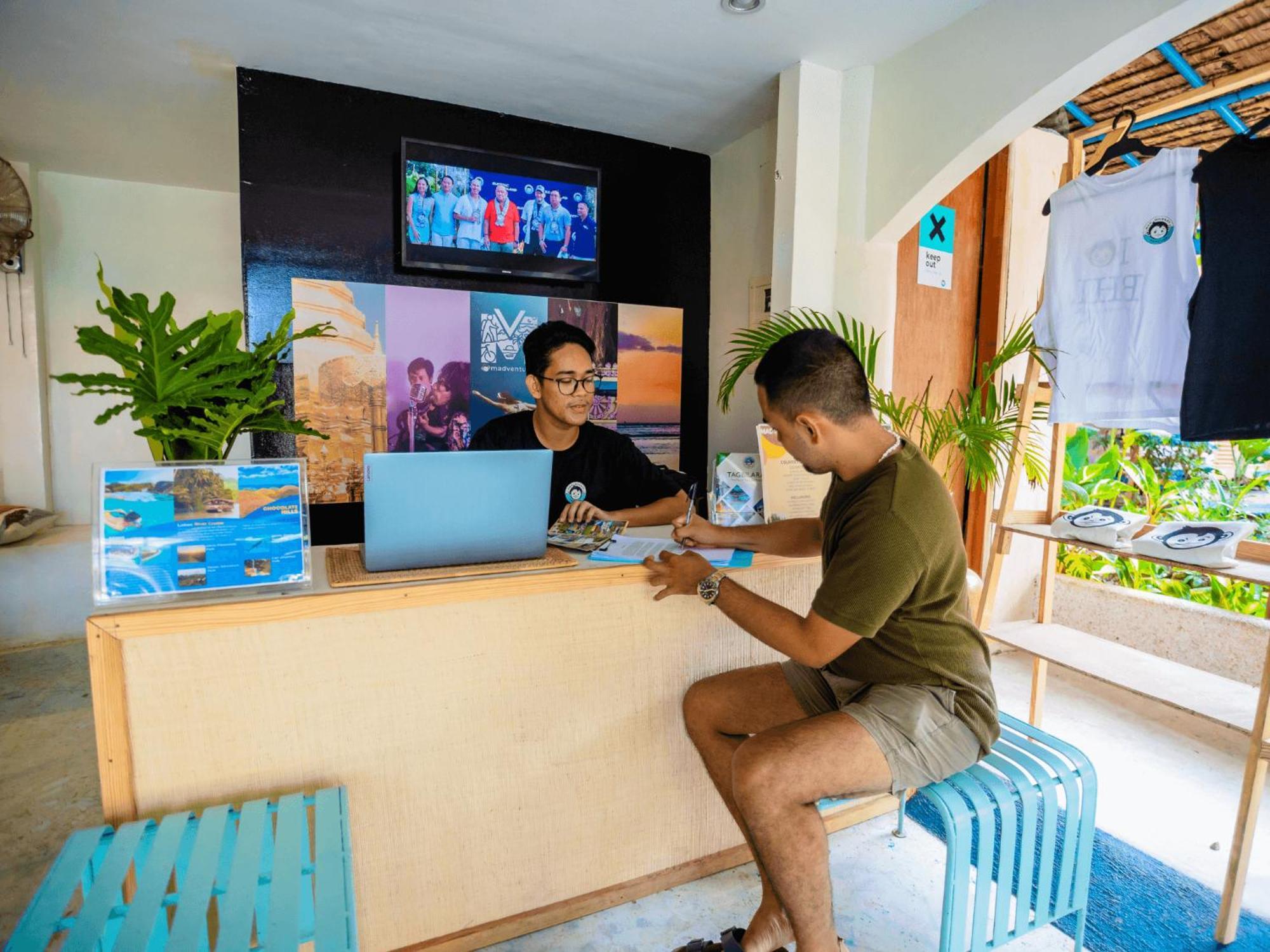 Mad Monkey Panglao Hostel Εξωτερικό φωτογραφία