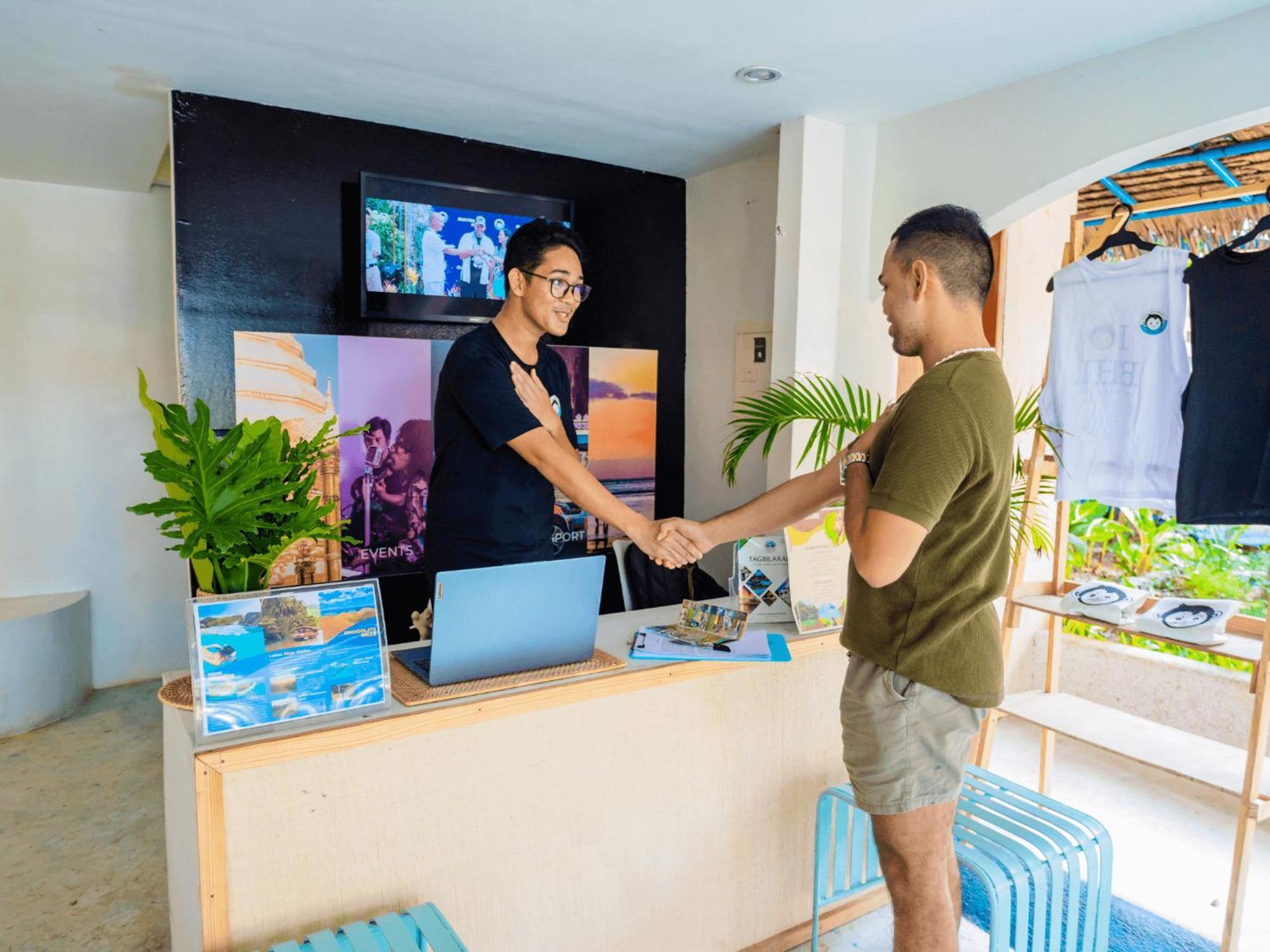 Mad Monkey Panglao Hostel Εξωτερικό φωτογραφία